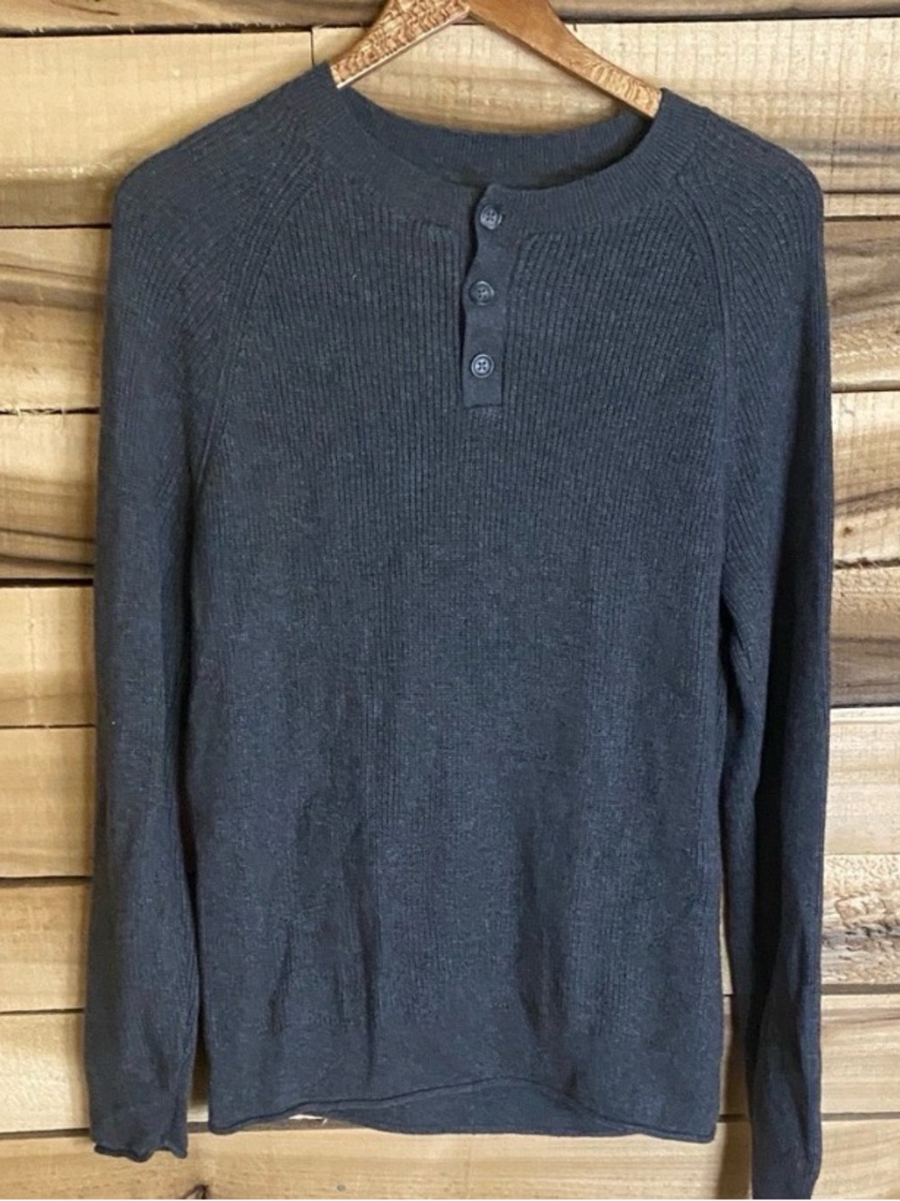 Lucky Brand Men's Gray Henley Sweater size medium 3 buttons
